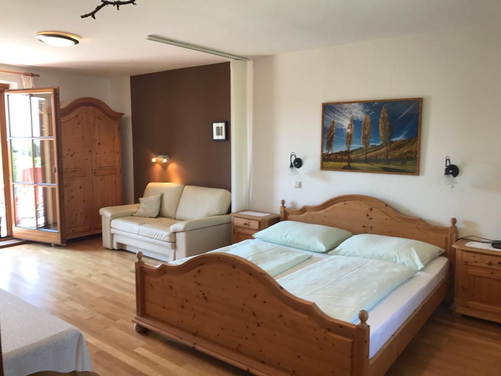 Апартаменты Winzerhof Familie Kloeckl Клёх Экстерьер фото